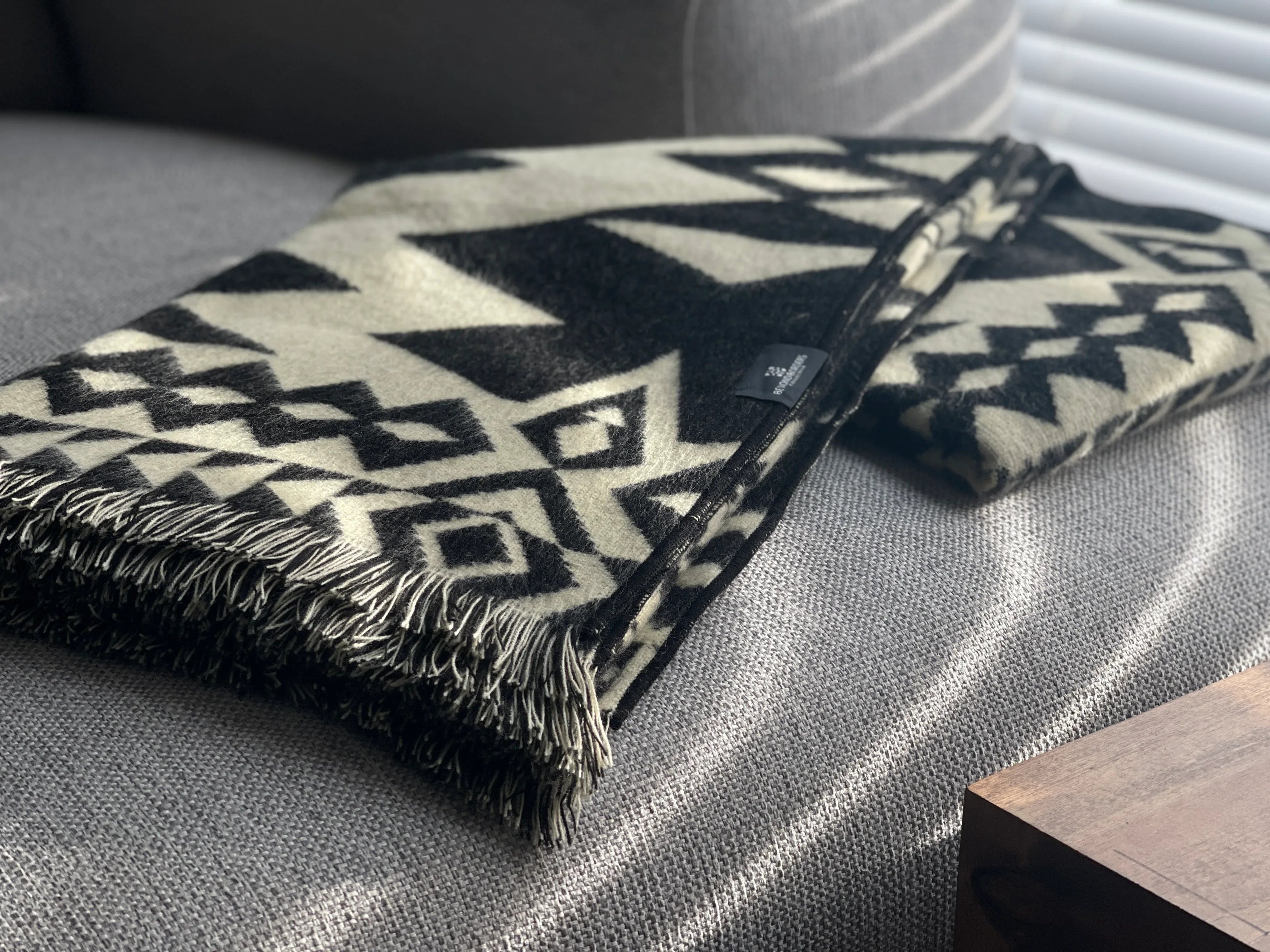 Awa Throw Blanket - Natural / Black